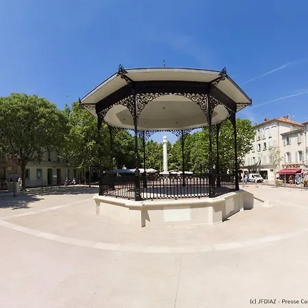 De L'etoile 3*
