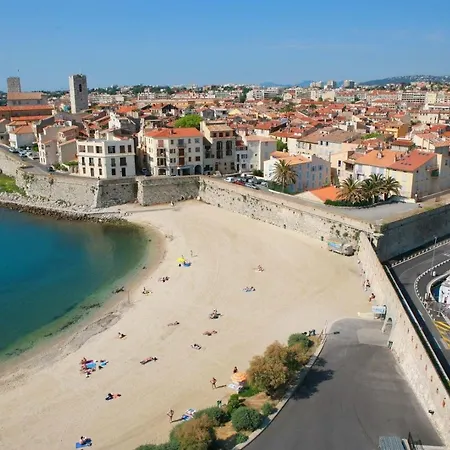 De L'etoile Hotel 3*