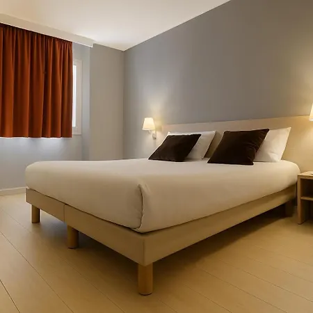 De L'etoile Hotell 3*